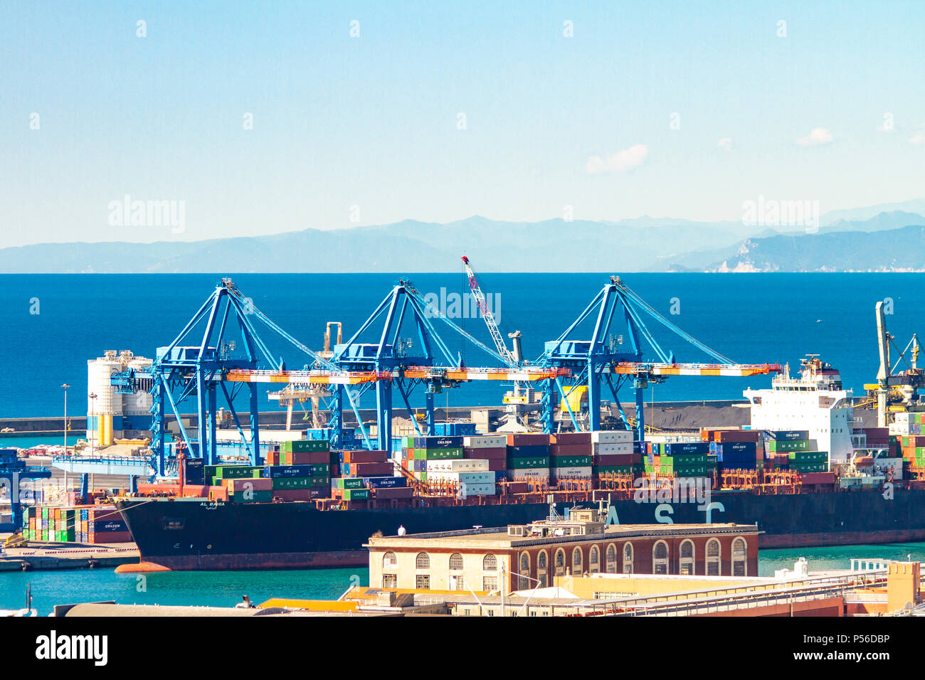 Dettaglio dal porto di Genova in Italia. Il porto di Genova è il principale porto italiano. Foto Stock