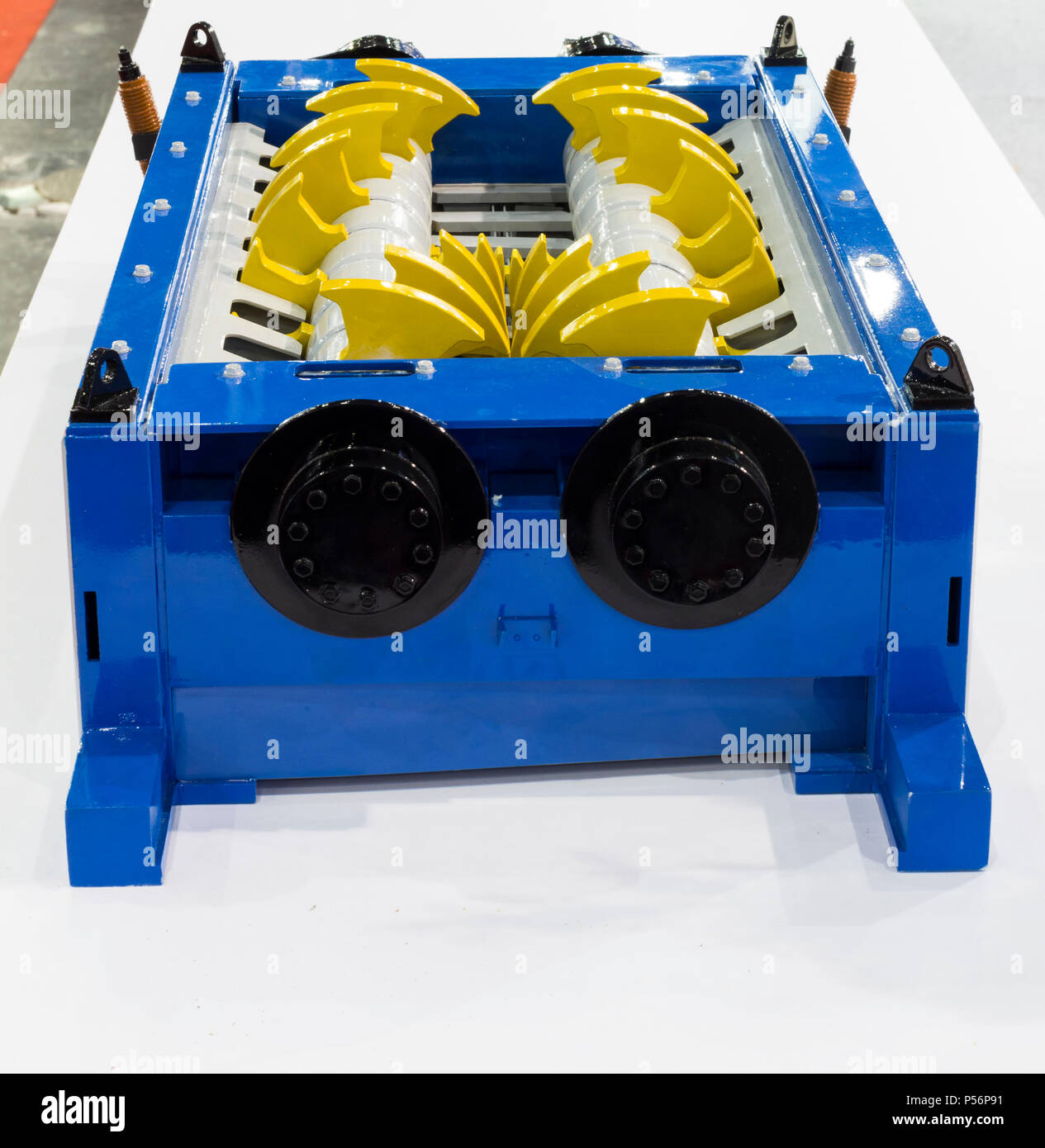 Modello di macchine trituratrici ; la macchina di taglio adatta per un'ampia varietà di rifiuti ; impianto di riciclaggio Foto Stock