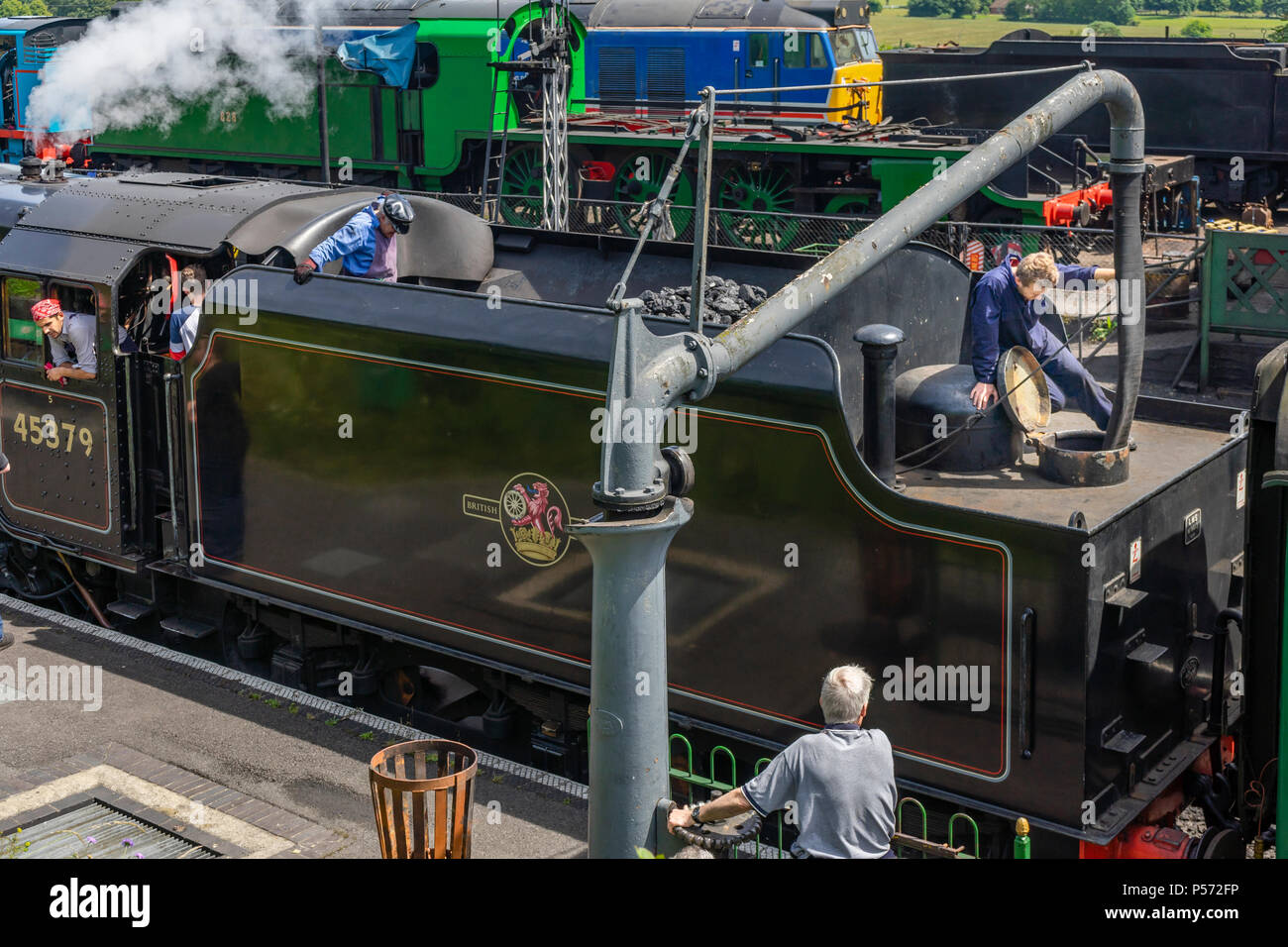 Metà Hants Railway Stanier nera 5 No.45379 locomotiva di patrimonio Ropley ferrovia stazione ferroviaria sulla linea di crescione in Hampshire 2018, Inghilterra, Regno Unito Foto Stock
