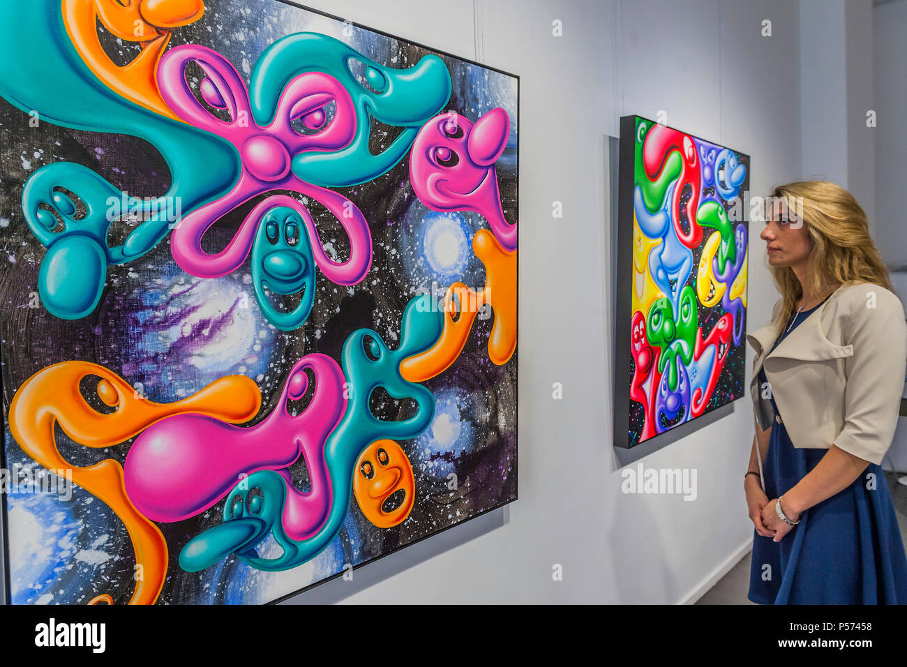 Londra, Regno Unito. 25 GIU, 2018. NEBULAZ, 2018 e BLOBZTEC, 2018 - 'blobz' una nuova mostra personale da Kenny Scharf, American artista di strada e pop-surrealista, alla Galleria Opera. Credito: Guy Bell/Alamy Live News Foto Stock