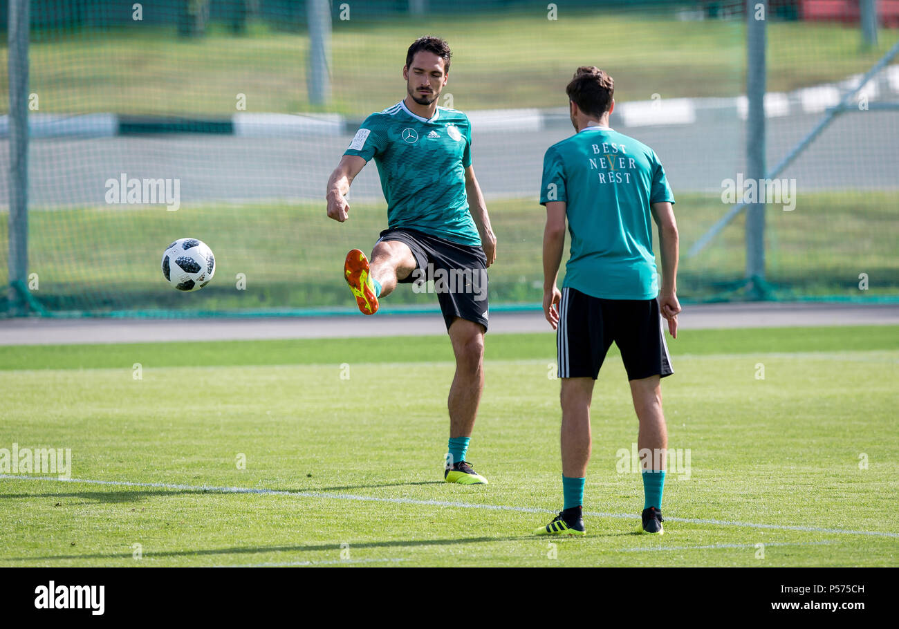 Vatutinki, Russland. Il 25 giugno, 2018. Mats Hummels (Germania) riproduce la sfera GES/calcio/World Championship 2018 Russia: Pratica DFB Mosca/Vatutinki, 25.06.2018 GES/Soccer/calcio/Coppa del Mondo 2018 Russia: Pratica DFB, Mosca/Watutinki, Giugno 25, 2018 | Utilizzo di credito in tutto il mondo: dpa/Alamy Live News Foto Stock