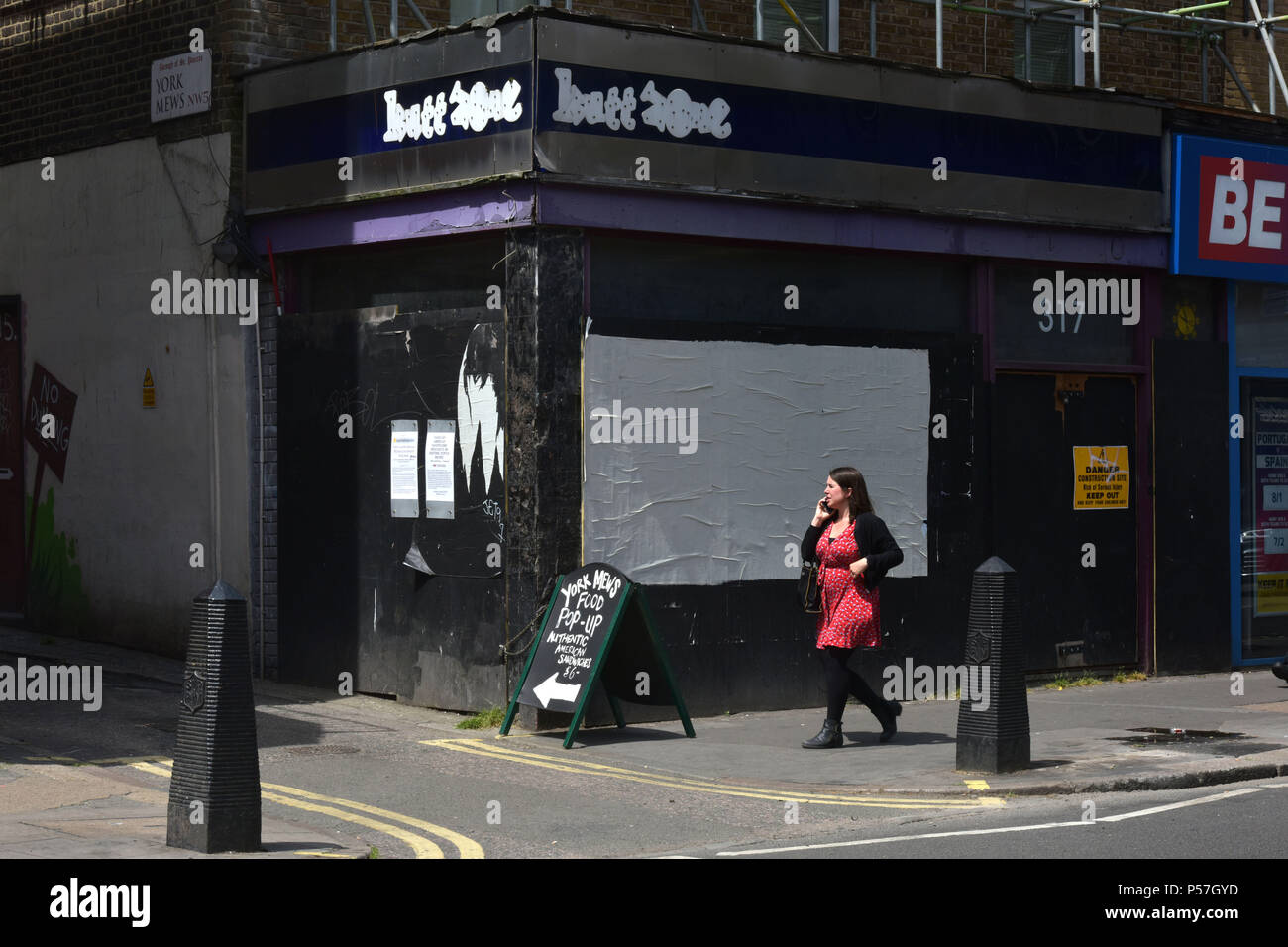 Una chiusura negozio indipendente situato a Kentish Town Road, Londra del nord dove i negozi sono di chiusura come l'high street va in declino. Foto Stock