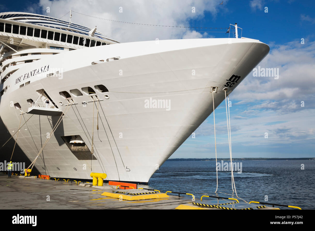 MSC Fantasia nave da crociera ormeggiata nel porto di Tallinn, Estonia Foto Stock