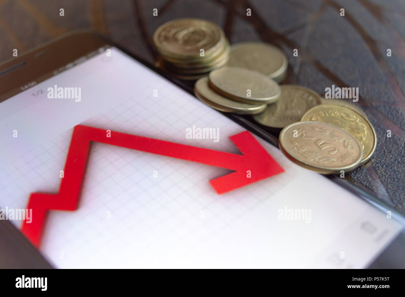 Indian Stock Market Crash e molto meno ritorna da azioni. Di dollari di utili nel corso Rupia Indiana Foto Stock