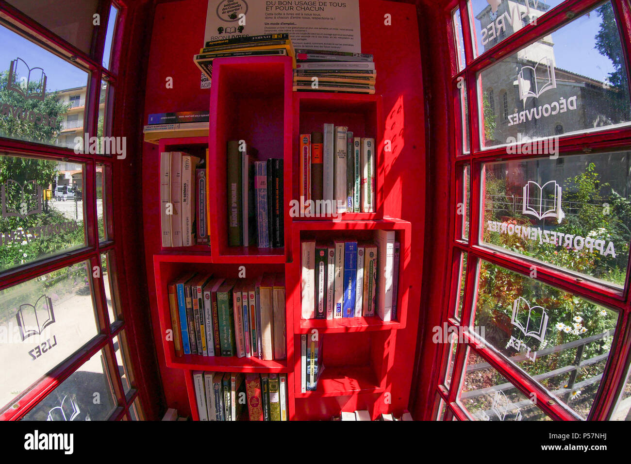 Libri di pubblico cabin Bron, Francia Foto Stock