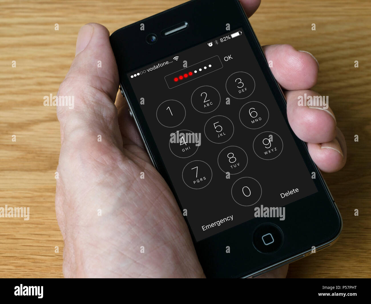 Concetto di immagine - in seguito alla divulgazione di GrayKey iPhone unlocker si raccomanda di utilizzare codici di accesso più lunghi per esempio 8 cifra Foto Stock