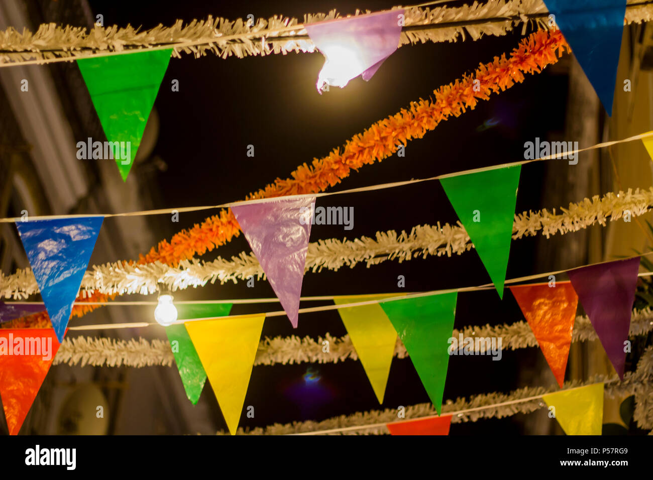 Tipica portoghese santi popolari decorazione in una strada di Lisbona Foto Stock