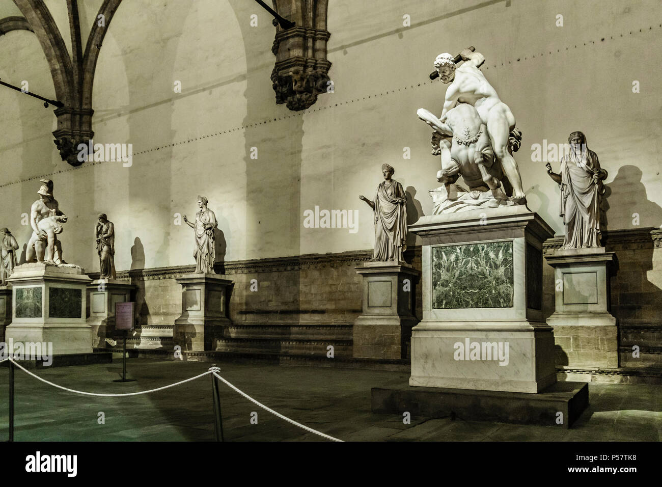 Gruppo di sculture nella loggia della Signoria a Firenze, Italia Foto Stock