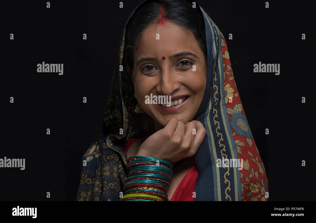 Close-up di rurale indiano donna in sari Foto Stock