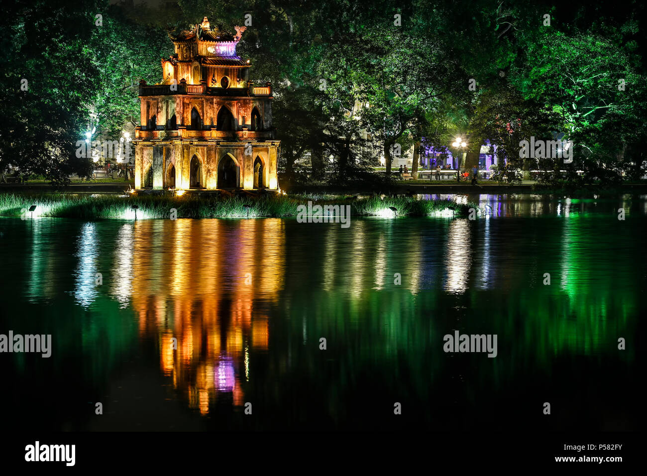 Torre di tartaruga, Lago Hoan Kiem, Hanoi, Vietnam Foto Stock