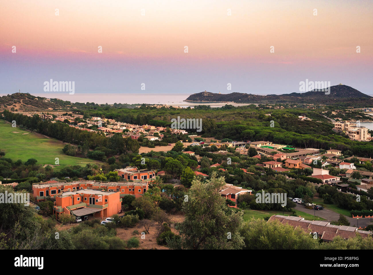 Capo Carbonara panorama al tramonto. È una famosa località turistica vicino a Villasimius, Sardegna, Italia. Foto Stock