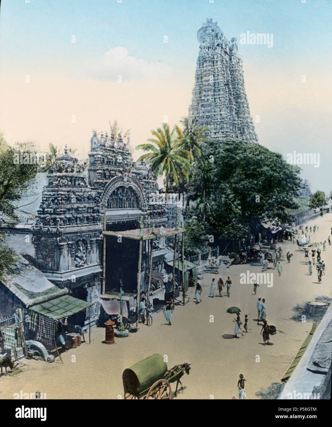 Tempio di Madurai, Madurai, India, Hand-Colored Magic Lantern Slide, Newton & Company, 1915 Foto Stock