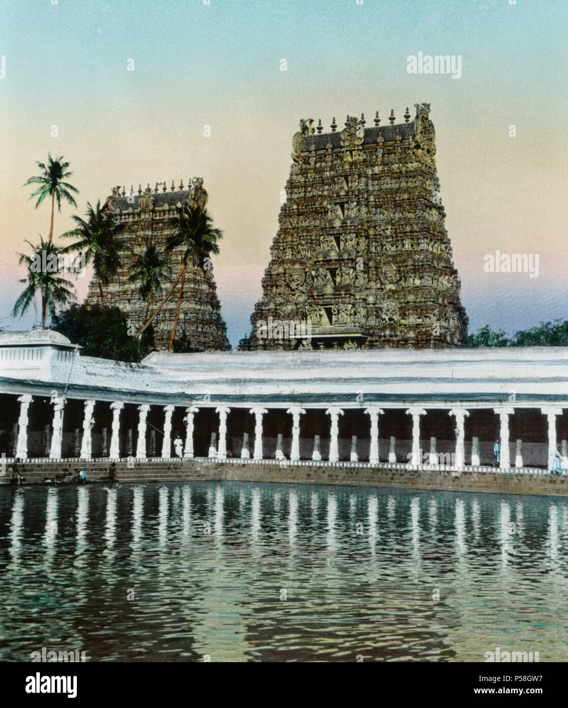 Tempio di Madurai, Madurai, India, Hand-Colored Magic Lantern Slide, Newton & Company, 1915 Foto Stock