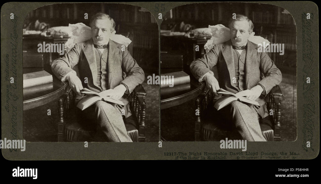 David Lloyd George (1863-1945), statista britannico e il Primo ministro, seduto ritratto, scheda Stereo, Underwood & Underwood, 1918 Foto Stock