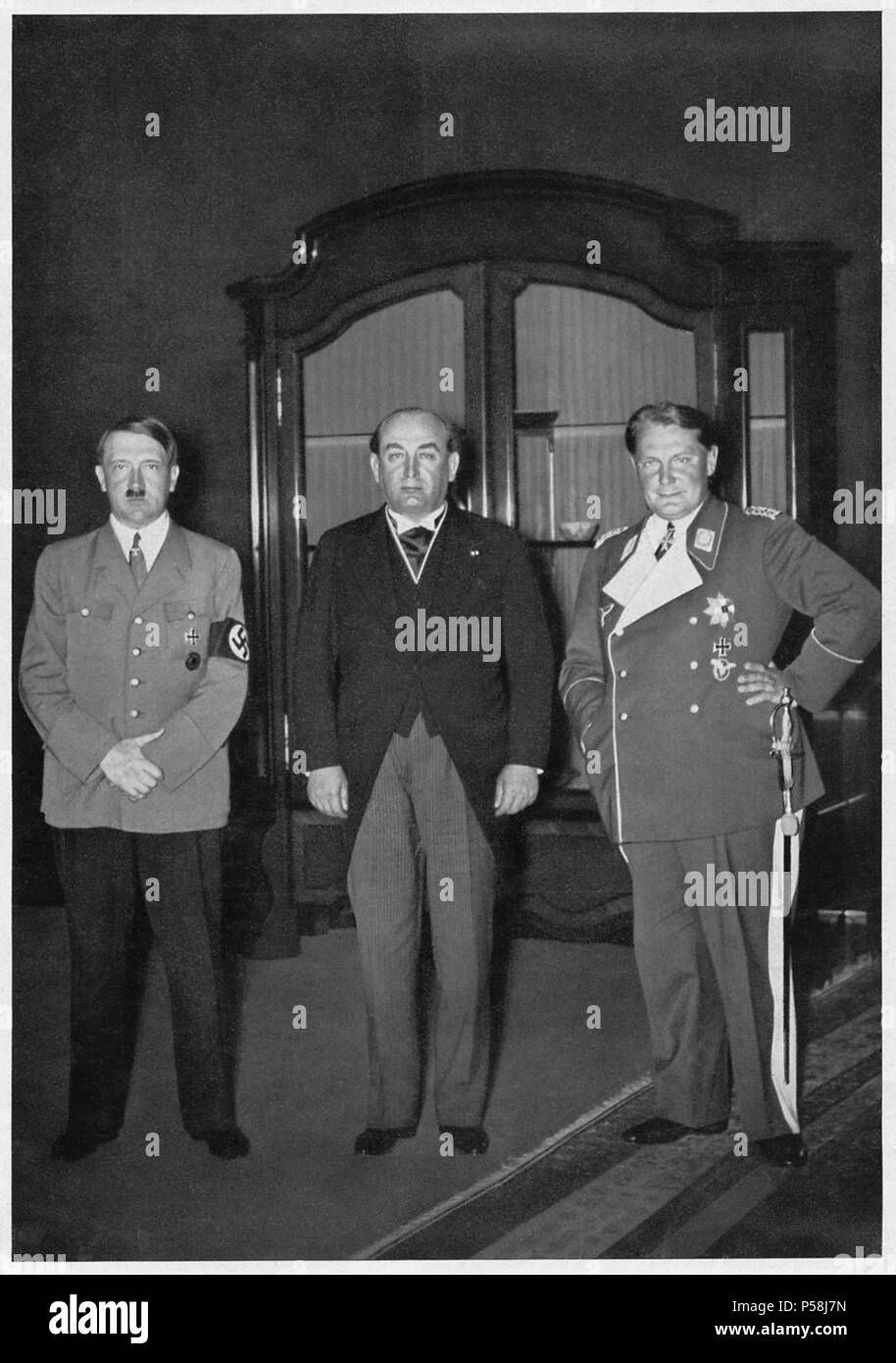 Adolf Hitler, il Primo Ministro ungherese Gyula Gömbös e Hermann Goering presso la reception, Ritratto completi, Berlino, Germania, 1935 Foto Stock