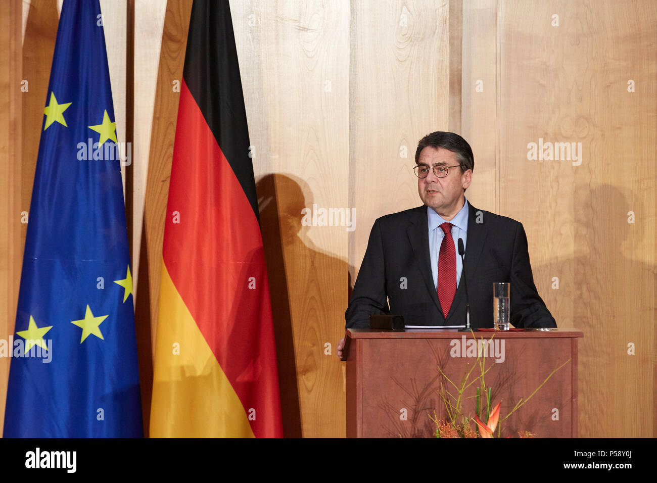 Berlino, Germania - In uscita il Ministro degli Esteri Sigmar GABRIEL tiene il suo discorso di addio al cambiamento ministeriale nel mondo Sala del Ministero degli Affari Esteri. Foto Stock