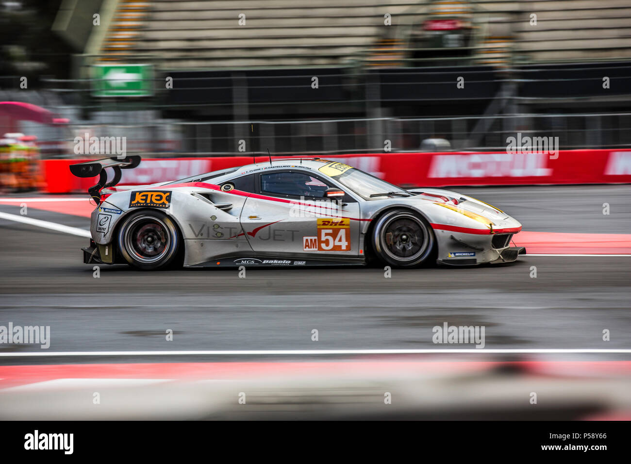 Città del Messico, Messico - 01 Settembre 2017: Autodromo Hermanos Rodriguez. 6ore di Messico, FIA WEC. Spirito di Race Driver Thomas Flohr, Francesco Castellacci o Miguel Molina, alla Ferrari 480 GTE n. 54, in esecuzione presso la libera pratica I. Foto Stock
