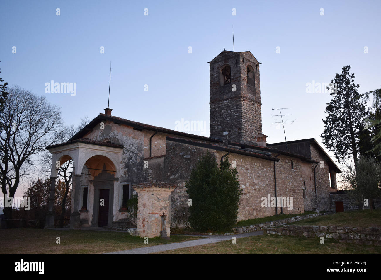 Vecchia chiesa vicino a Brescia in Italia Foto Stock