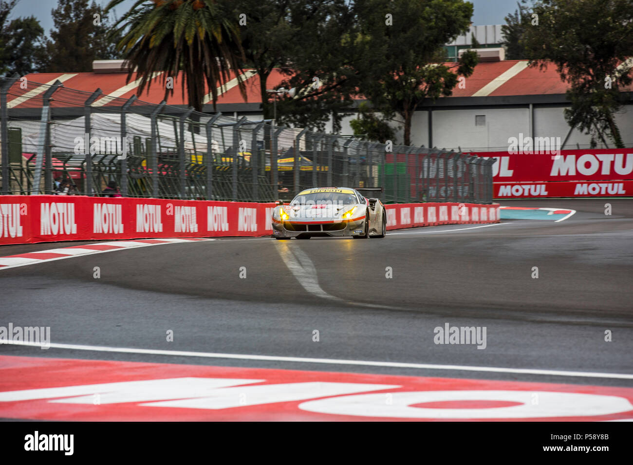 Città del Messico, Messico - 01 Settembre 2017: Autodromo Hermanos Rodriguez. 6ore di Messico, FIA WEC. Spirito di Race Driver Thomas Flohr, Francesco Castellacci o Miguel Molina, alla Ferrari 480 GTE n. 54, in esecuzione presso la libera pratica I. Foto Stock