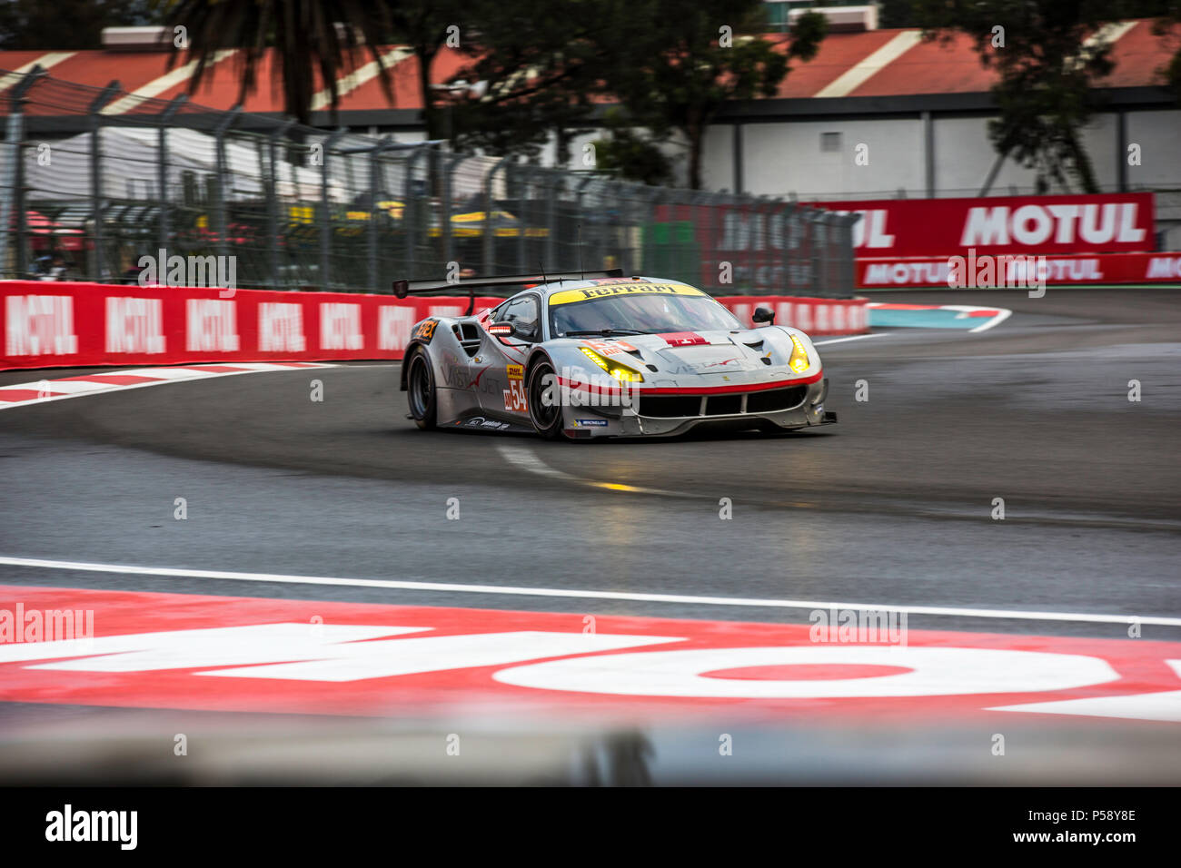 Città del Messico, Messico - 01 Settembre 2017: Autodromo Hermanos Rodriguez. 6ore di Messico, FIA WEC. Spirito di Race Driver Thomas Flohr, Francesco Castellacci o Miguel Molina, alla Ferrari 480 GTE n. 54, in esecuzione presso la libera pratica I. Foto Stock