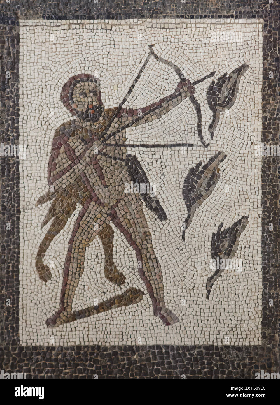 Eracle uccide il Stymphalian uccelli. Fatiche di Eracle raffigurati in mosaico romano datato del III secolo d.c. da Llíria (provincia di Valencia, Spagna) sul display nel Museo Archeologico Nazionale (Museo Arqueológico Nacional) a Madrid, Spagna. Foto Stock