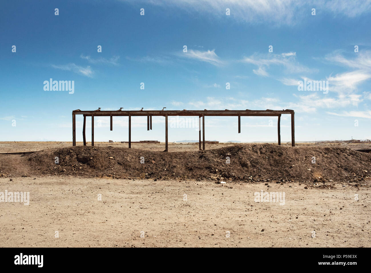 Struttura arrugginito in treno abbandonati cimitero (Cementerio de Trenes) vicino a Uyuni town, Bolivia. Foto Stock