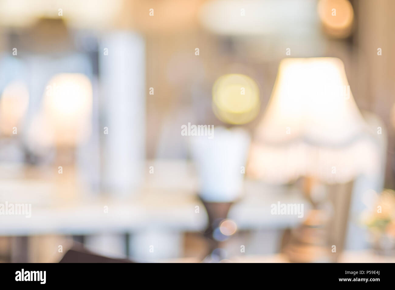 Sfocare lo sfondo del cliente cenare al ristorante cafe la sfocatura dello sfondo bokeh di fondo con luce.uno stile di vita per il tempo libero Foto Stock