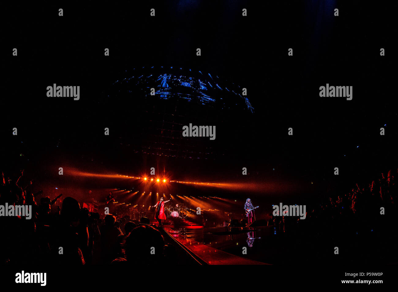 Milano, Italia. Il 25 giugno, 2018. QUEEN + Adam Lambert esegue live al Mediolanum Forum di Milano, Italia, 25 giugno 2018 Credit: Mairo Cinquetti/Alamy Live News Foto Stock