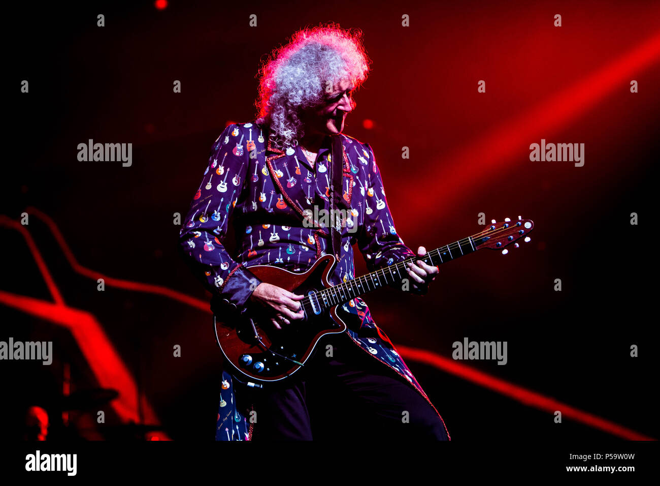 Milano, Italia. Il 25 giugno, 2018. QUEEN + Adam Lambert esegue live al Mediolanum Forum di Milano, Italia, 25 giugno 2018 Credit: Mairo Cinquetti/Alamy Live News Foto Stock