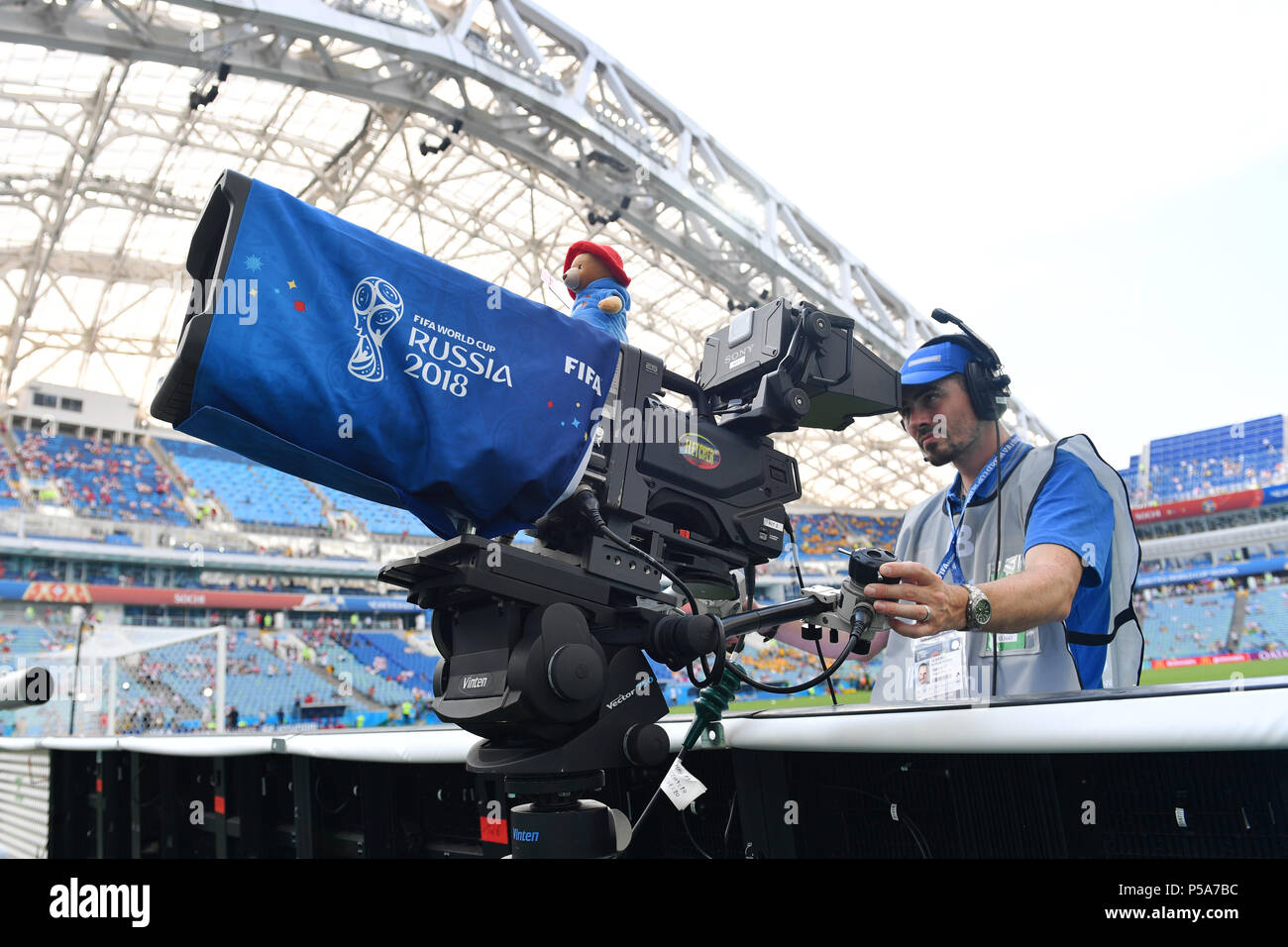 Sochi, Russland. Il 26 giugno, 2018. La funzione casuale, funzione, cineasta, TV Broadcast, Media, Australia (AUS) - Perù (al) 0-2, Turno preliminare, gruppo C, gioco 38, su 26.06.2018 a Sochi, Fisht Olymipic Stadium. Coppa del Mondo di Calcio 2018 in Russia dal 14.06. - 15.07.2018. | Utilizzo di credito in tutto il mondo: dpa/Alamy Live News Foto Stock