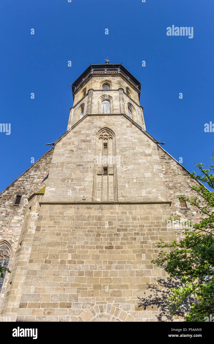 La torre della chiesa Blasius nella storica cittadina Hann. Muenden, Germania Foto Stock