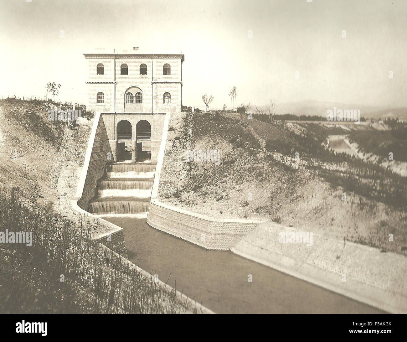 N/A. Italiano: la costruzione del Canale Camuzzoni a Verona. Prospetto a valle del regolatore automatico del pelo d'ammissione e scaricatore. . Maurizio Lotze (1809-1890) nomi alternativi Moritz Eduard Lotze Descrizione fotografo italo-tedesca Data di nascita e morte 17 novembre 1809 16 aprile 1890 Luogo di nascita e morte Freibergsdorf Monaco di Baviera sede di lavoro Deutsch: Bolzano, Verona. Inglese: Bolzano, Verona. Controllo dell'autorità : Q3863024 VIAF:77087818 ISNI:0000 0000 6678 9930 ULAN:500124276 LCCN:N84127372 GND:117230308 WorldCat 266 CanaleCamuzzoni6 Foto Stock