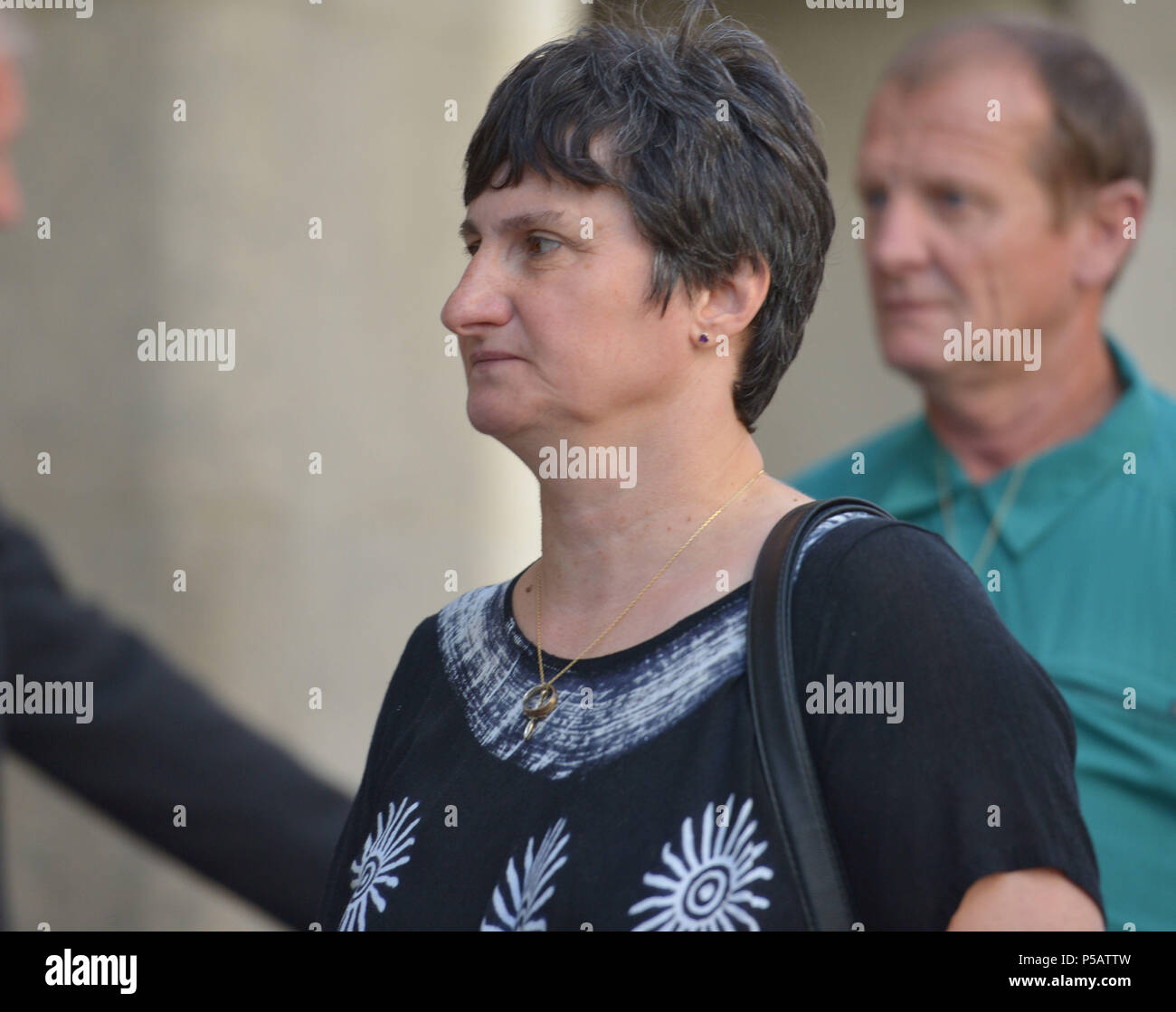 Sophie Lionnet la madre di Catherine Devallonne, arriva al Old Bailey, Londra, dove Sabrina Kouider e Ouissem Medouni sono dovute a essere condannato per omicidio di loro bambinaia francese. Foto Stock