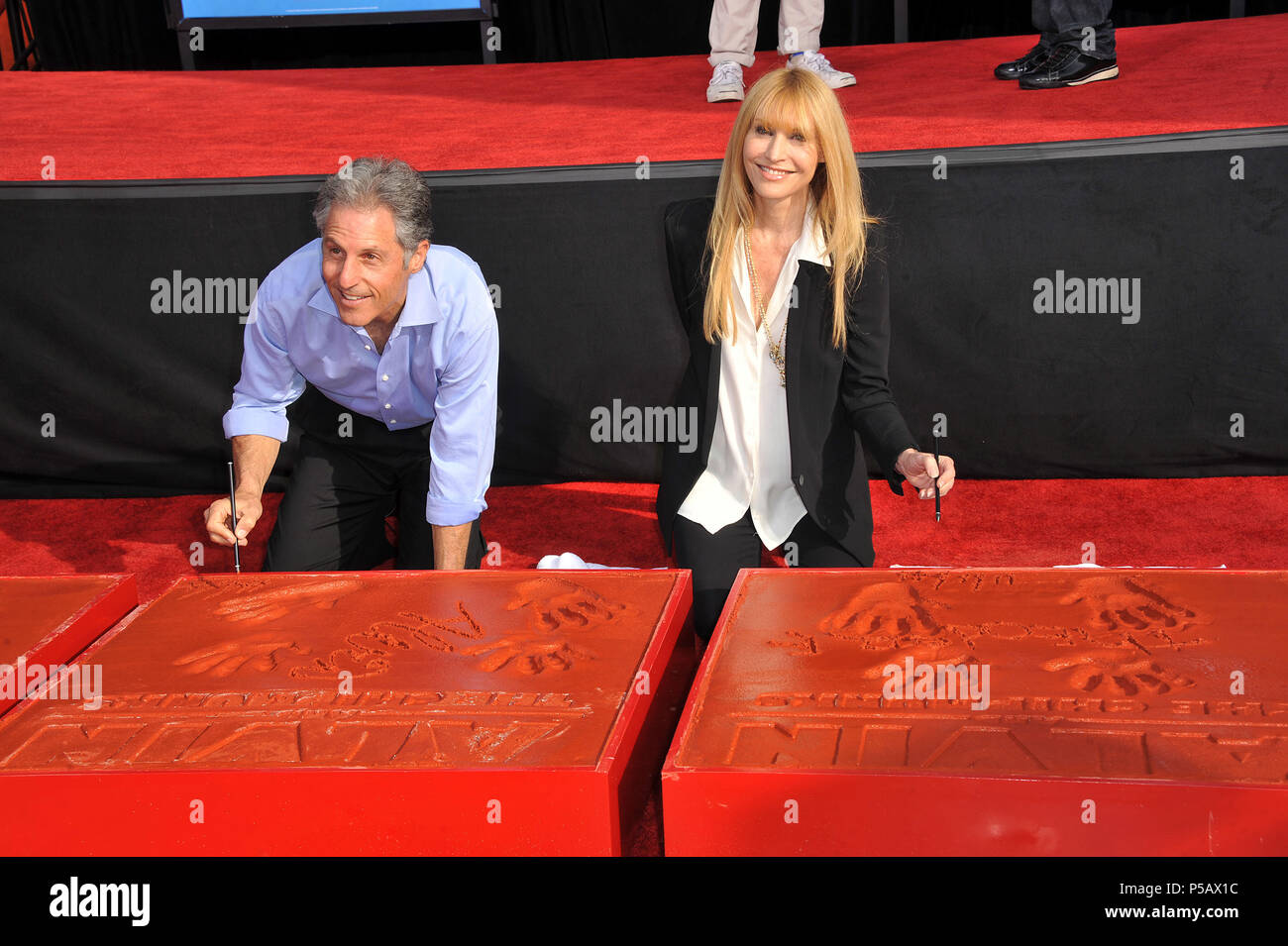 Alvin e il Chipwrecked - stampe a mano al Chinese Theatre di Los Angeles.Alvin e il Chipwrecked  21 evento nella vita di Hollywood - California, tappeto rosso Evento, STATI UNITI D'AMERICA, industria cinematografica, celebrità, fotografia, Bestof, arte cultura e intrattenimento, Topix celebrità moda, migliori della vita di Hollywood, evento nella vita di Hollywood - California, movie celebrità, personaggi televisivi, musica celebrità, Topix, Bestof, arte cultura e intrattenimento, fotografia, inchiesta tsuni@Gamma-USA.com , Tsuni Credito / STATI UNITI D'AMERICA, onorato con la mano e il footprint in TCL Chinese Theatre cortile a Los Angeles. da 2 Foto Stock