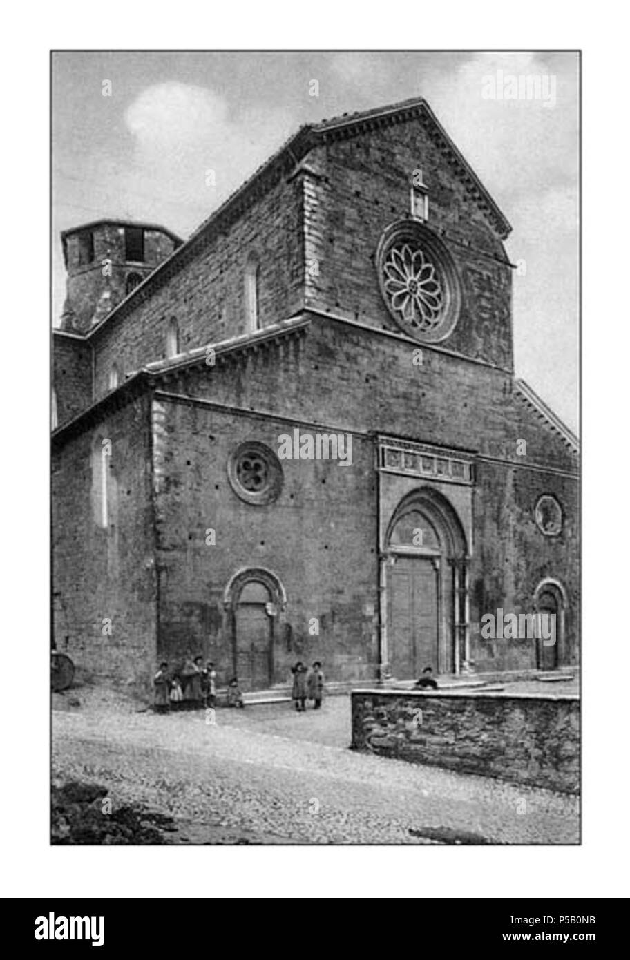 N/A. Italiano: foto di Ferentino dei primi del novecento . 29 maggio 2009. Sconosciuto 554 Ferentino storica Abbazia SMMaggiore Foto Stock