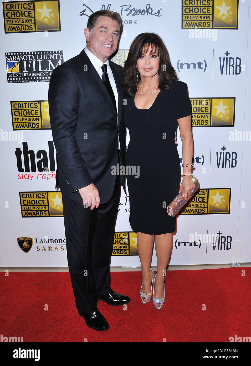 Marie Osmond, Steve Craig arrivando a Broadcast Tel. Premi la terza critica s scelta presso il Beverly Hilton Hotel di Los Angeles.Marie Osmond, Steve Craig 136 ------------- Red Carpet Event, verticale, STATI UNITI D'AMERICA, industria cinematografica, celebrità, fotografia, Bestof, arte cultura e intrattenimento, Topix celebrità moda / Verticale, meglio di, evento nella vita di Hollywood - California, moquette rossa e dietro le quinte, USA, industria cinematografica, celebrità, movie celebrità, personaggi televisivi, musica celebrità, fotografia, Bestof, arte cultura e intrattenimento, Topix, verticale, famiglia da dall'anno , 2013, inchiesta ts Foto Stock