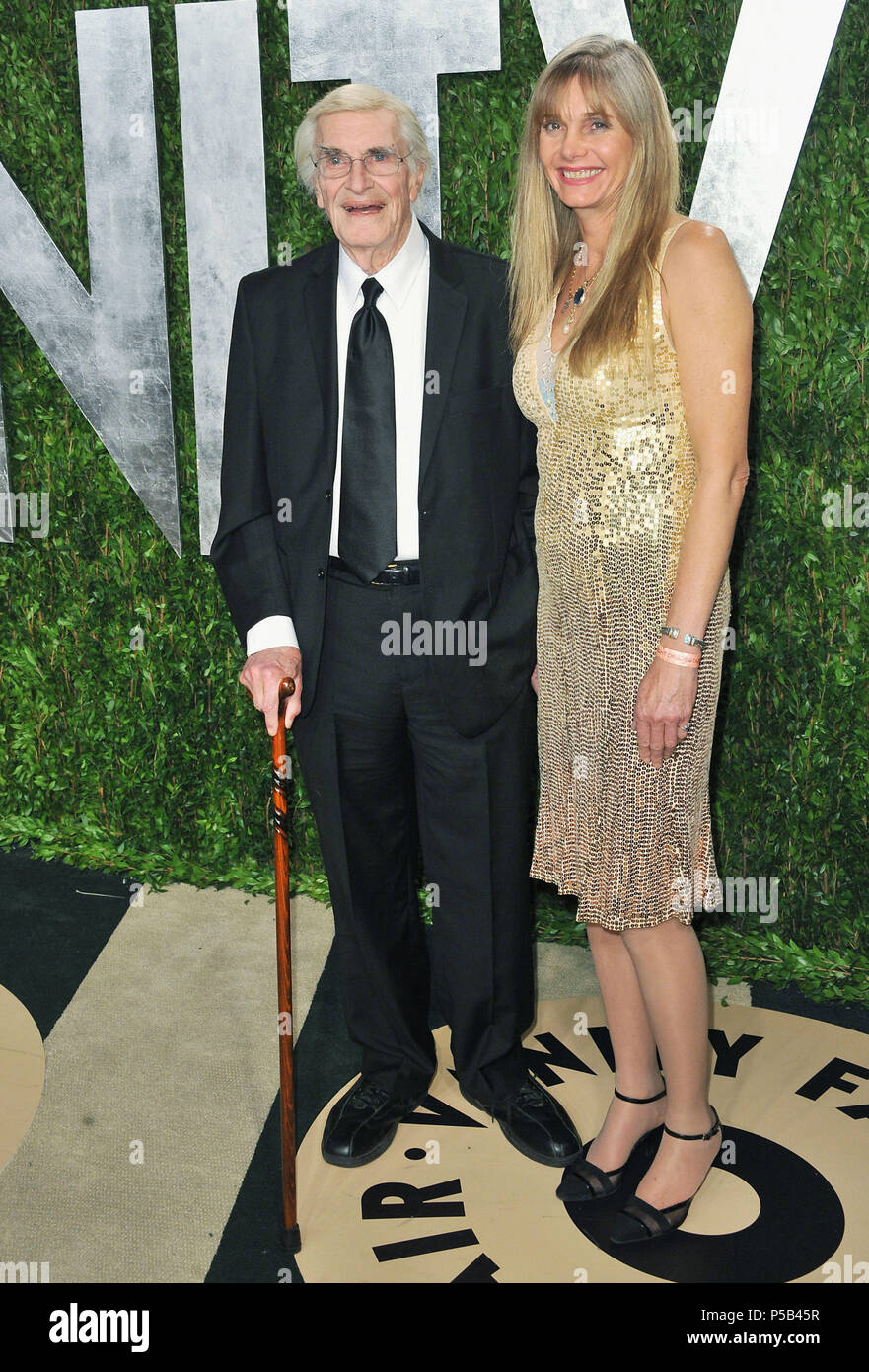 Martin Landau e moglie a Vanity Fair 2013 Oscar party presso il Sunset Tower di Los Angeles.Martin Landau e moglie ------------- Red Carpet Event, verticale, STATI UNITI D'AMERICA, industria cinematografica, celebrità, fotografia, Bestof, arte cultura e intrattenimento, Topix celebrità moda / Verticale, meglio di, evento nella vita di Hollywood - California, moquette rossa e dietro le quinte, USA, industria cinematografica, celebrità, movie celebrità, personaggi televisivi, musica celebrità, fotografia, Bestof, arte cultura e intrattenimento, Topix, verticale, famiglia da dall'anno , 2013, inchiesta tsuni@Gamma-USA.com marito e moglie Foto Stock