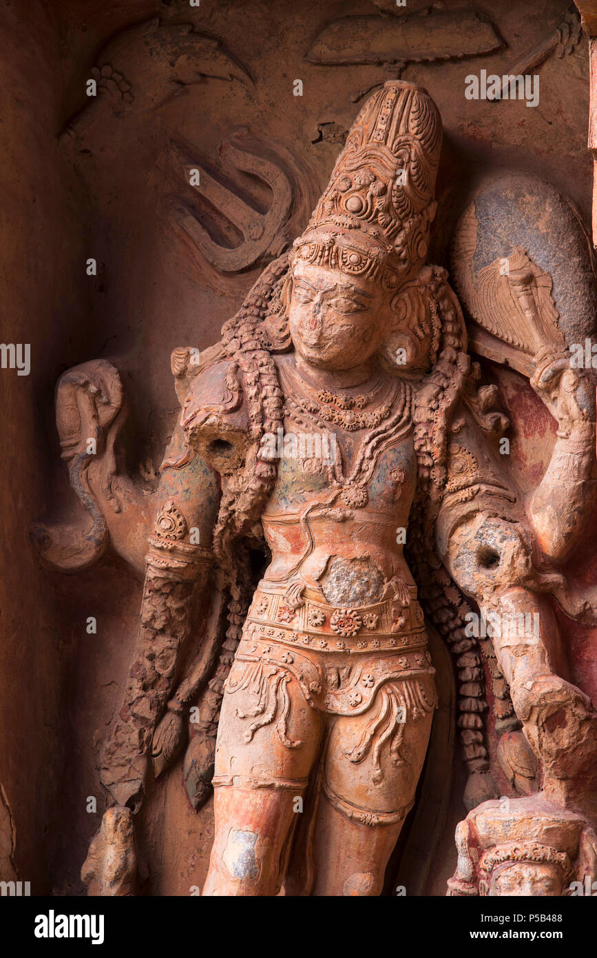 Idolo scolpito nel tempio di Gangaikondacholapuram. Thanjavur, Tamil Nadu, India. Tempio di Shiva ha il più grande Lingam in India del Sud Foto Stock