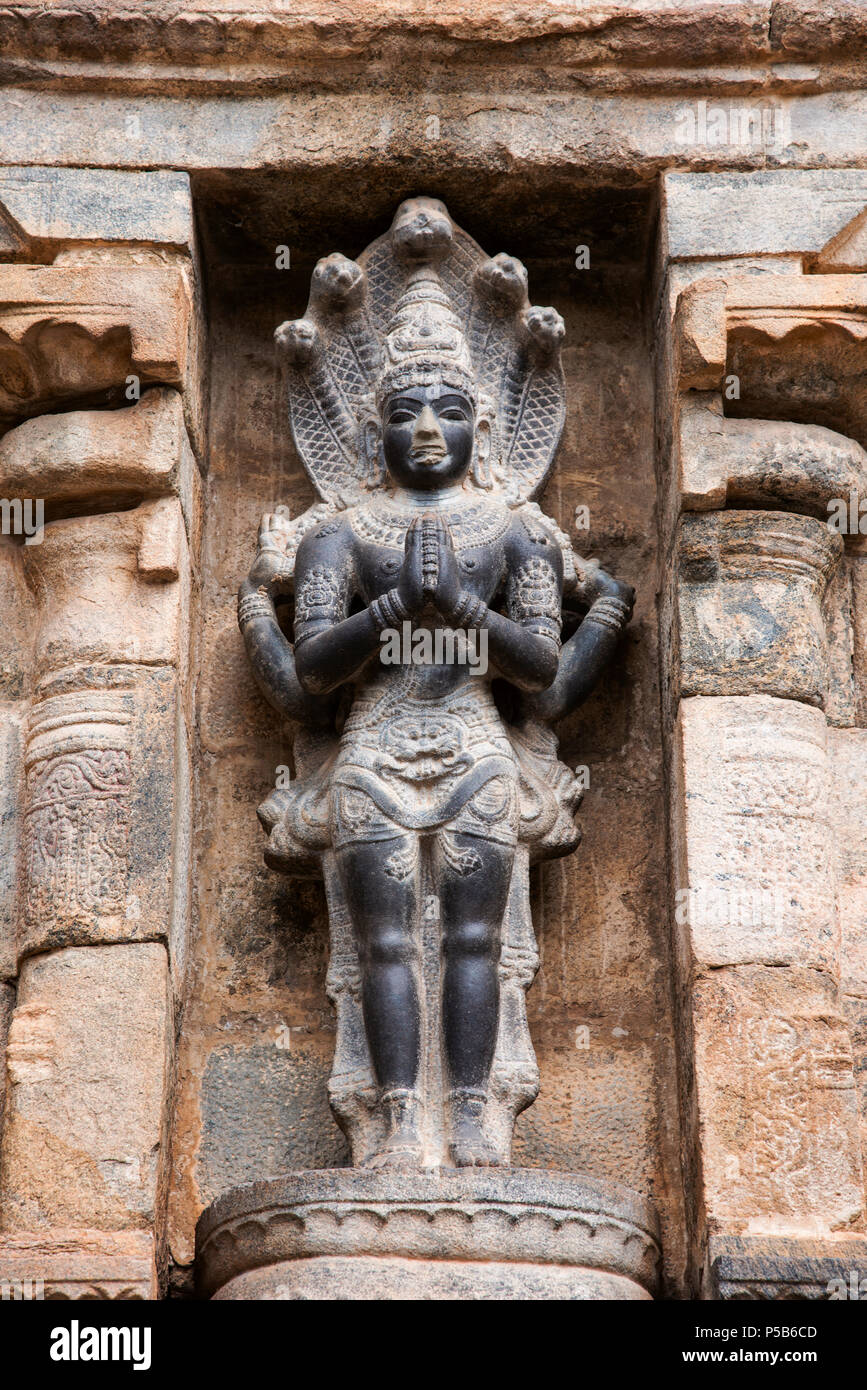 Nagaraja sul lato meridionale dell'Agra mandappa, Tempio Airavatesvara, Darasuram, Tamil Nadu, India Foto Stock