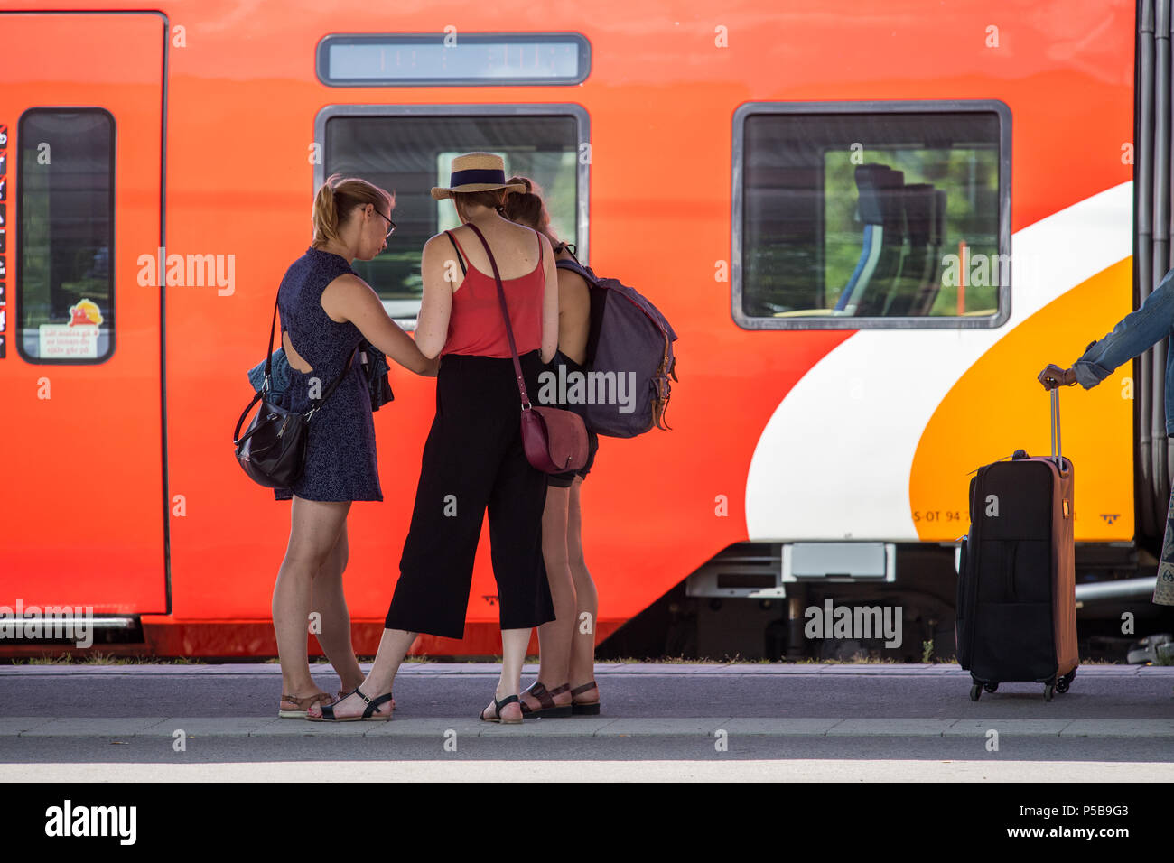 Treni pendolari tra Norrkoping e Linkoping a Norrkoping Stazione Centrale. Foto Stock
