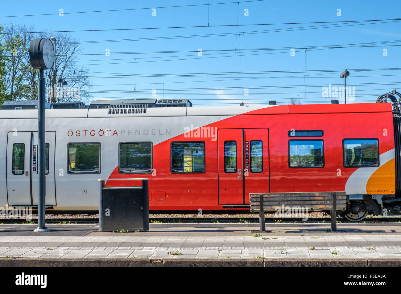 Treni pendolari tra Norrkoping e Linkoping a Norrkoping Stazione Centrale. Foto Stock