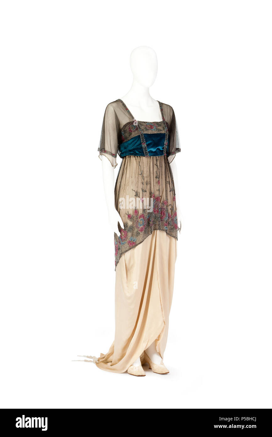 Inv.nr: S.XXIII:III:A.02. 66 Aftonklänning. Foto fino a boken Ett sekel dräkt av och mode ur de Hallwylska samlingarna - Hallwylska museet - 89365 Foto Stock