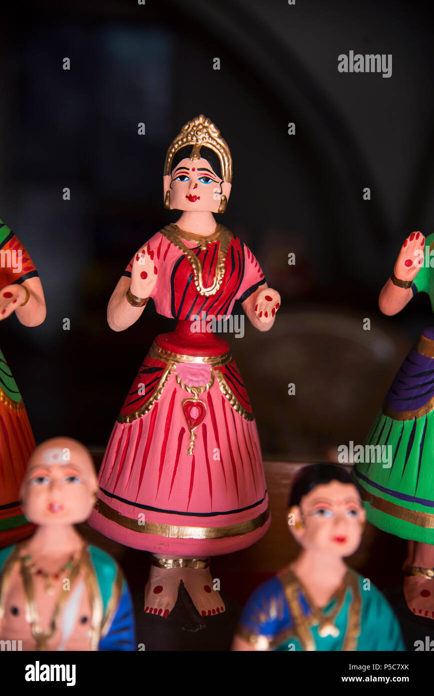 Muovere la testa o bobble bambole in vendita vicino alla Galleria d'arte, Maratti Royal Palace, a Thanjavur, Tamil Nadu, India Foto Stock