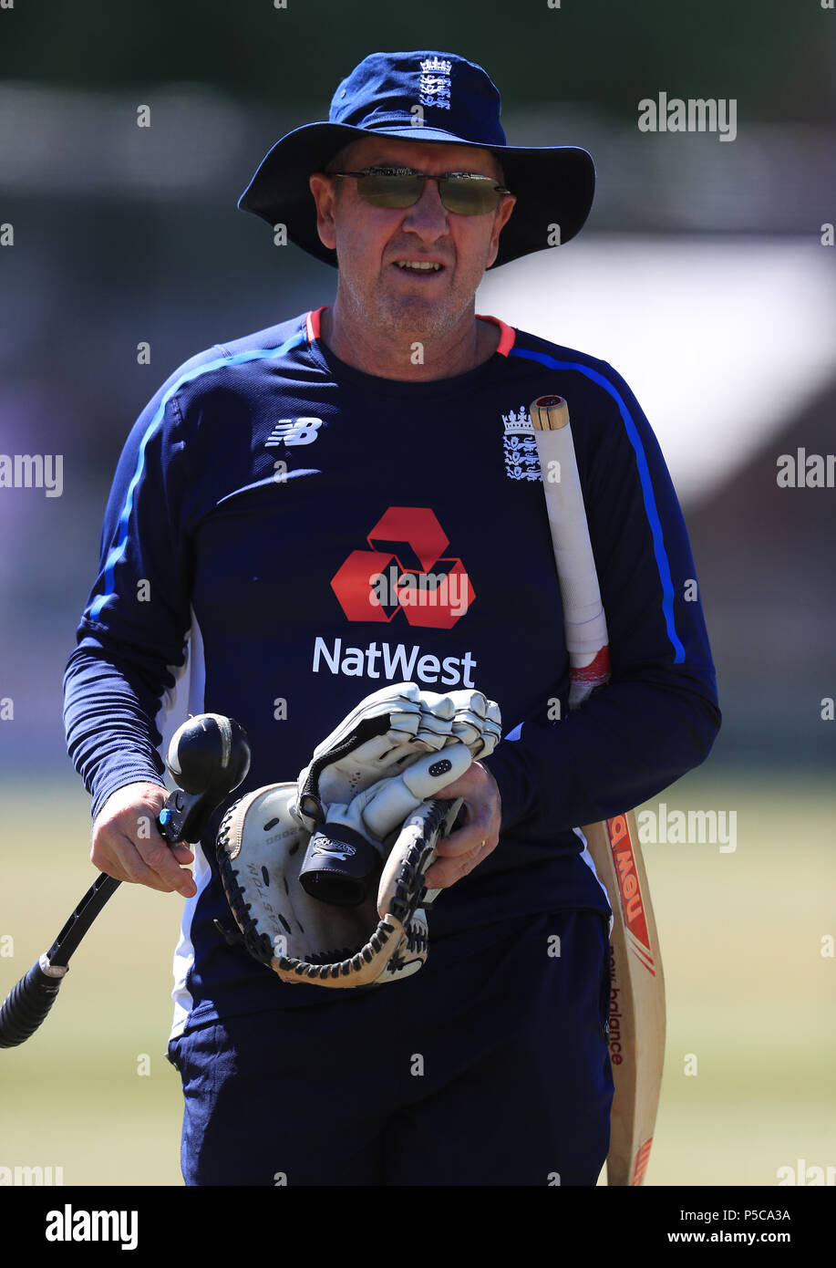 Inghilterra allenatore Trevor Bayliss durante il match Tri-Series presso la Fischer County Ground, Leicester. Stampa foto di associazione. Picture Data: martedì 26 giugno, 2018. Vedere PA storia CRICKET Inghilterra Lions. Foto di credito dovrebbe leggere: Mike Egerton/filo PA. Restrizioni: solo uso editoriale. Nessun uso commerciale senza il previo consenso scritto da parte della BCE. Immagine ancora utilizzare solo. Assenza di immagini in movimento per emulare broadcast. Non rimuovere od oscurare del logo dello sponsor. Foto Stock