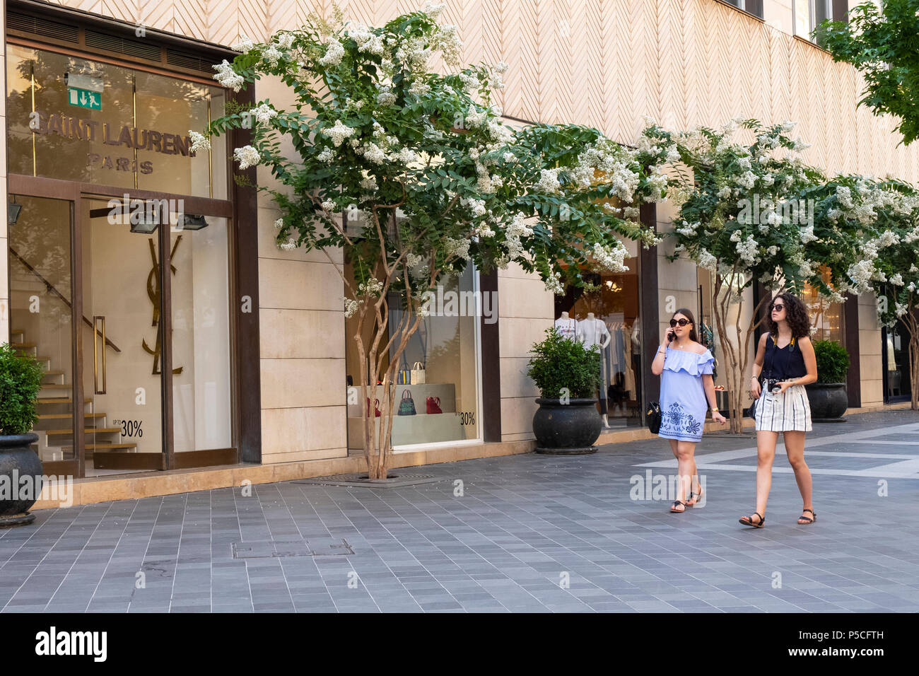 Luxury boutique di moda su una strada elegante nel centro cittadino di Beirut, Libano Foto Stock