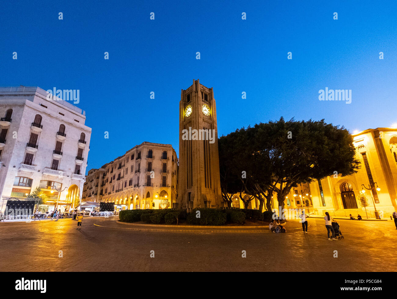 Vista notturna di Itinerari Segreti di Palazzo Ducale in Place d'Etoile centro cittadino di Beirut, Libano Foto Stock