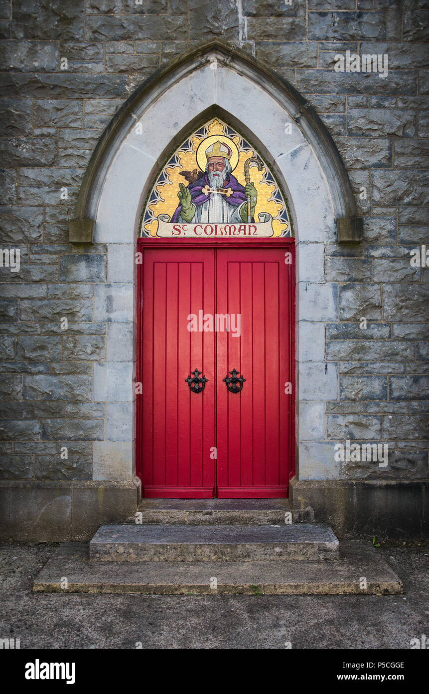 La porta di San Colmans Chiesa in Irlanda Foto Stock