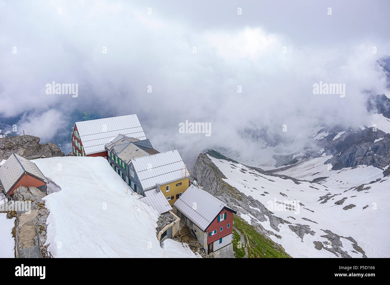 Sulla vetta del Monte Säntis, Alpi Appenzell, Svizzera - mountain inn ALTER SÄNTIS. Foto Stock