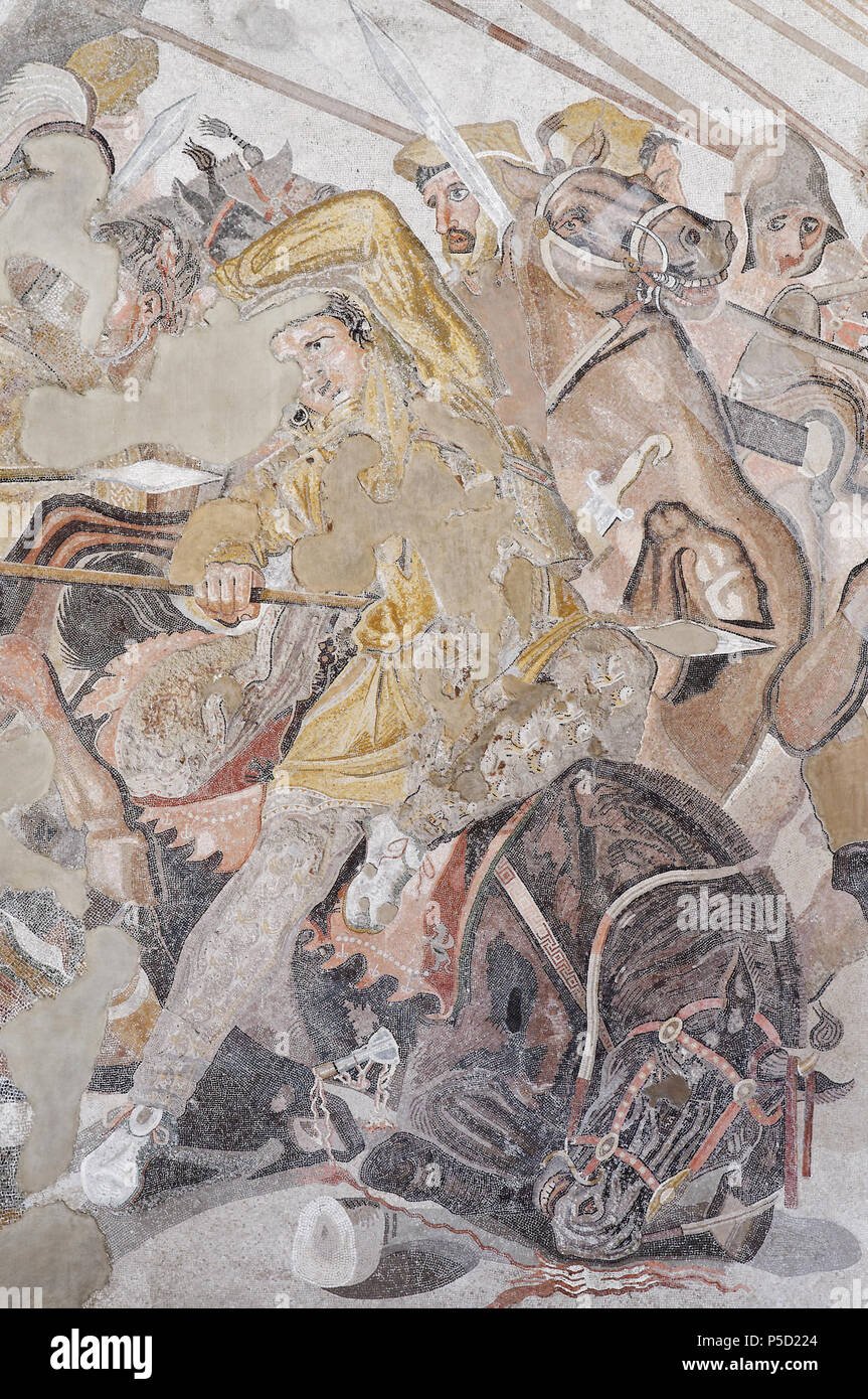 Inglese: cosiddetto Alexander mosaico Italiano: Cosidetta Mosaico di Alessandro . Inglese: soldato persiano caduto a terra e cercando di non ottenere calpestati da Alexander's cavallo, dettaglio di una rappresentazione della battaglia di Issos. Pavimento a mosaico, copia romana dopo un originale ellenistico da Philoxenos di Eretria. Français : Soldat perse tombé à terre et essayant de se protéger du Cheval cabré d'Alexandre, détail d'une représentation de la Bataille d'Issos. Mosaïque de marciapiede romaine. Mosaïque de sol, copie romaine d'après onu hellénistique originale de Philoxénos d'Érétrie. Italiano: la Battaglia di Foto Stock