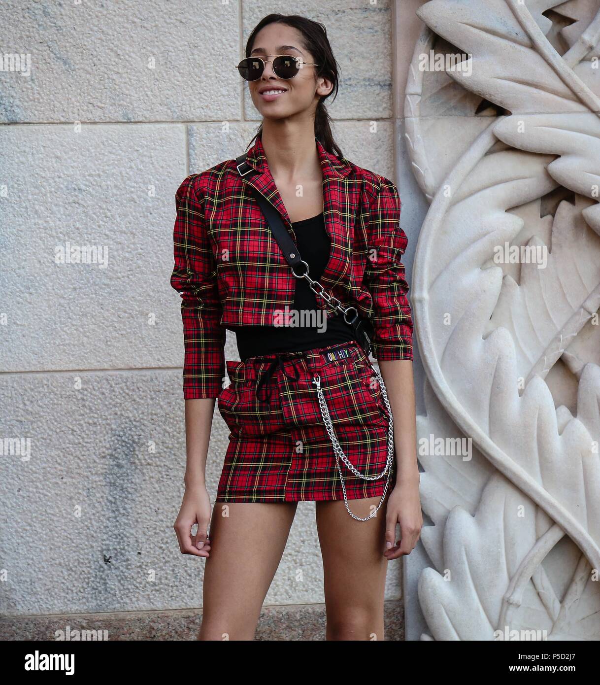 Milano, Italia. Il 15 giugno, 2018. Milano- 15 giugno 2018 Modello Wijnaldum Yasmin sulla strada durante la settimana della moda di Milano Credito: Mauro Del Signore/Pacific Press/Alamy Live News Foto Stock